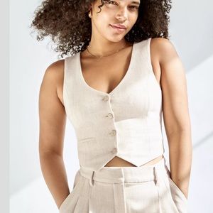 Beige aritzia vest